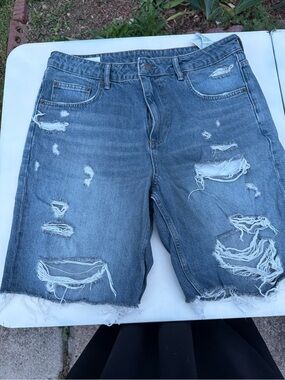 Zara Men's Distressed Denim Shorts - Blue size 31